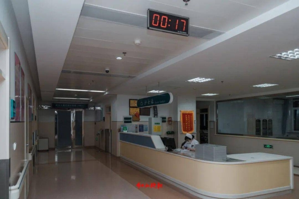 赤峰學院旁邊門診電話號碼是多少-第1張圖片