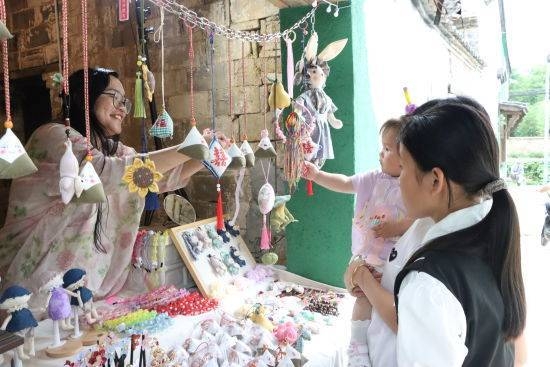 赤峰市新豐夜市地址電話號(hào)碼-第1張圖片