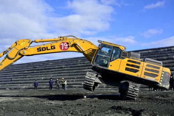 赤峰挖掘機運輸隊電話號碼-第1張圖片