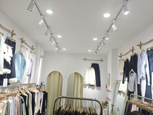 千佳匯服裝批發(fā)赤峰店電話(huà)號(hào)碼-第1張圖片