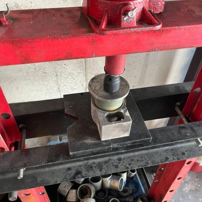 北京更換底盤膠套-第1張圖片