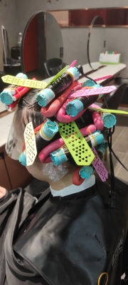 赤峰龍哥燙發(fā)店電話多少號(hào)-第1張圖片