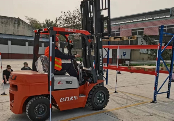 赤峰市叉車(chē)培訓(xùn)中心電話(huà)號(hào)碼-第1張圖片