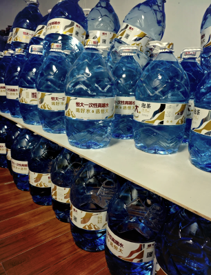 赤峰大桶桶裝水送水電話號碼-第1張圖片