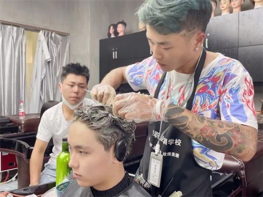 赤峰市美發(fā)師學(xué)校電話號碼-第1張圖片