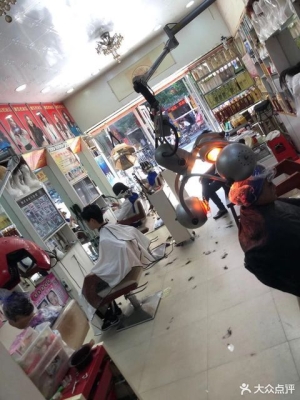 赤峰幸運(yùn)草店連鎖店電話號碼-第1張圖片