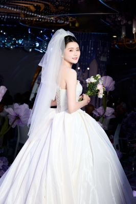 赤峰市婚紗禮服廠家電話號(hào)碼-第1張圖片