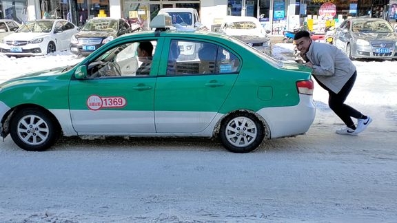 赤峰出租車營(yíng)業(yè)時(shí)間電話號(hào)碼-第1張圖片