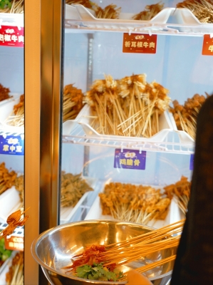 赤峰地?cái)偮槔卑璧觌娫捥?hào)碼多少-第1張圖片