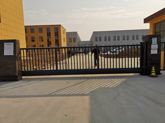 赤峰定制伸縮門批發(fā)電話號碼-第1張圖片