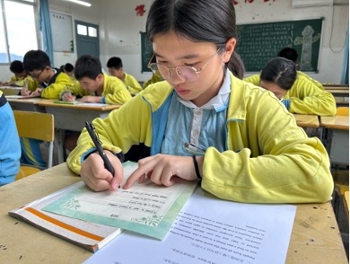 赤峰職業(yè)體校官網(wǎng)電話是多少號-第1張圖片