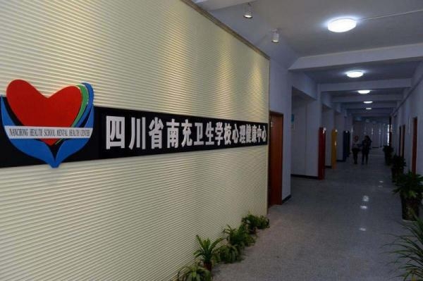 赤峰衛(wèi)校聯(lián)系電話-第1張圖片