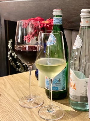 赤峰菲仕樂酒吧電話號碼多少-第1張圖片