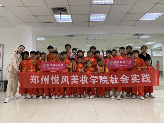 赤峰化妝培訓(xùn)學(xué)校-第1張圖片