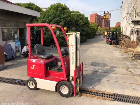 赤峰賣叉車電話是多少錢啊-第1張圖片