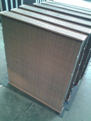 赤峰裝載機(jī)水箱批發(fā)電話號碼-第1張圖片