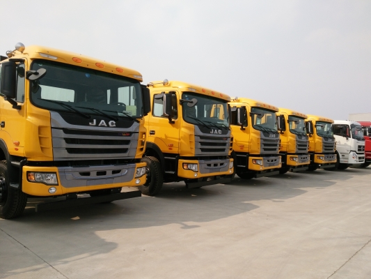 赤峰油罐車車隊(duì)招聘電話號(hào)碼-第1張圖片