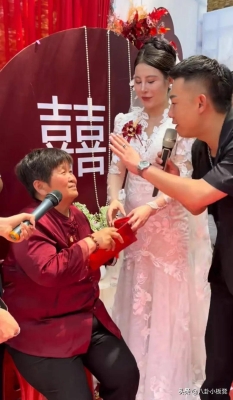 赤峰網(wǎng)紅婚禮攝影師電話號碼-第1張圖片