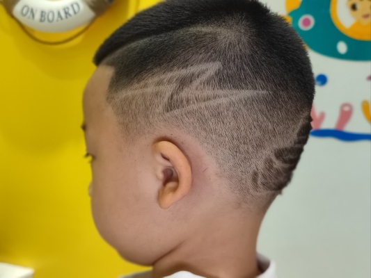 赤峰萬悅兒童理發(fā)店電話號碼-第1張圖片