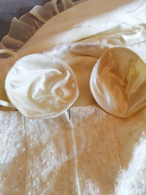 赤峰二手婚紗沙發(fā)轉讓電話號碼-第1張圖片