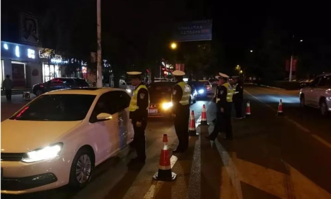 赤峰國(guó)慶高速路口電話(huà)是多少號(hào)-第1張圖片