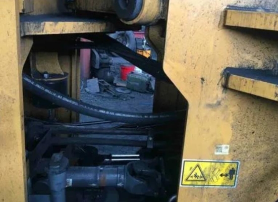 赤峰小松裝載機維修電話號碼-第1張圖片