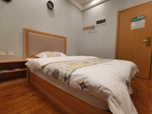 赤峰湖中飯店訂餐電話多少號-第1張圖片