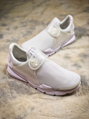 赤峰舊鞋翻新店電話號碼查詢-第1張圖片