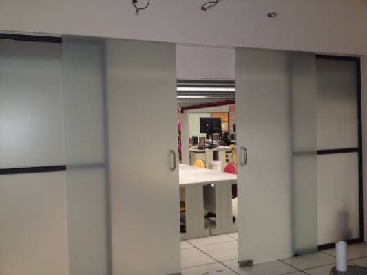 赤峰衛(wèi)生間玻璃貼膜電話號(hào)碼-第1張圖片