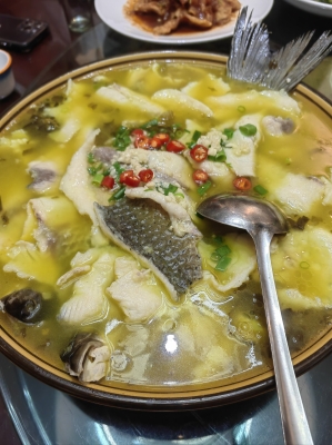 赤峰大一點的飯店-第1張圖片