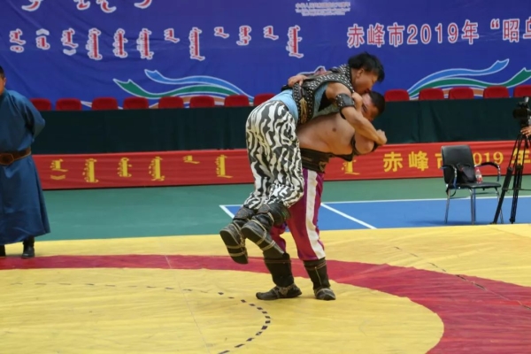 赤峰摔跤場(chǎng)館團(tuán)購(gòu)電話多少號(hào)-第1張圖片