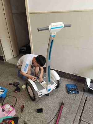 赤峰電動(dòng)平衡車維修店電話號(hào)碼-第1張圖片