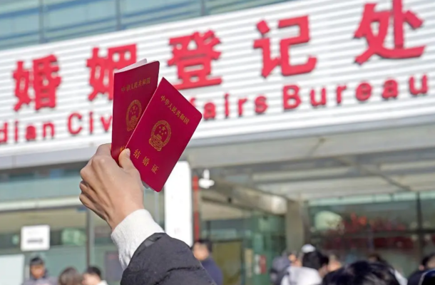 赤峰領(lǐng)證攝影師電話(huà)號(hào)碼是多少-第1張圖片