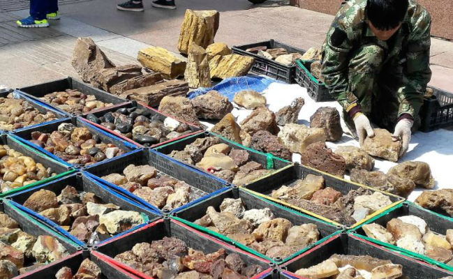 赤峰市附近揀瑪瑙店電話號(hào)碼-第1張圖片