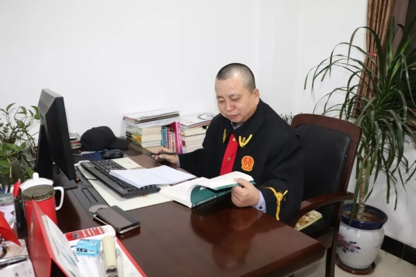 赤峰松山區(qū)法院法官電話號(hào)碼-第1張圖片