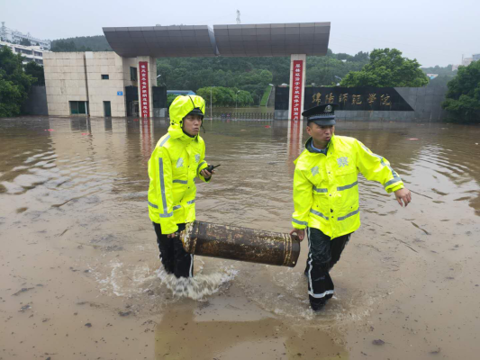 赤峰福龍燃?xì)怆娫挾嗌偬?hào)碼-第1張圖片