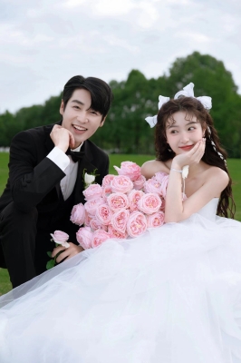 赤峰大草坪婚紗照電話號(hào)碼-第1張圖片