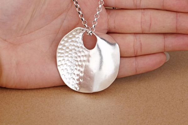 赤峰銀項(xiàng)鏈換款電話號碼查詢-第1張圖片