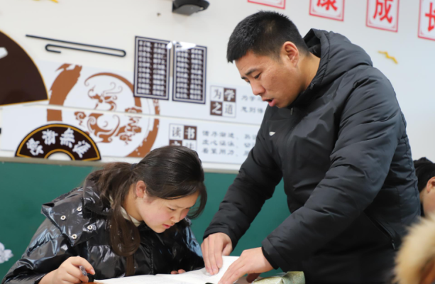 赤峰往屆生報(bào)考咨詢電話是多少-第1張圖片