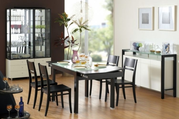 赤峰曲美餐桌電話號(hào)碼多少號(hào)-第1張圖片