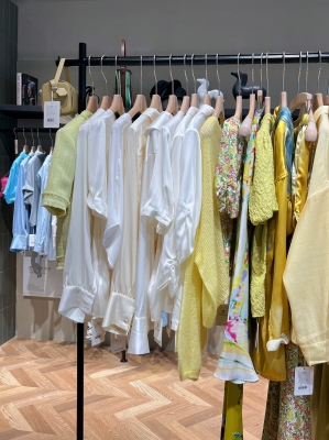 赤峰市閨蜜女裝店電話號(hào)碼-第1張圖片