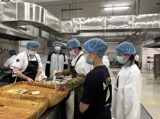 赤峰市醫(yī)院學(xué)生食堂電話號(hào)碼-第1張圖片