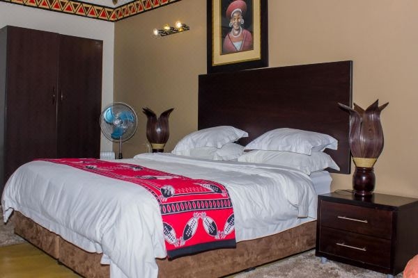 百合酒店赤峰店電話地址是多少-第1張圖片