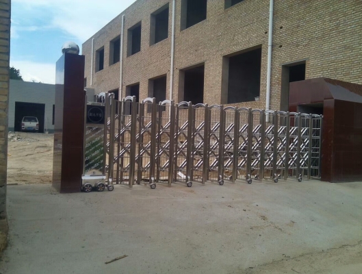 赤峰工業(yè)伸縮門廠家電話號碼-第1張圖片