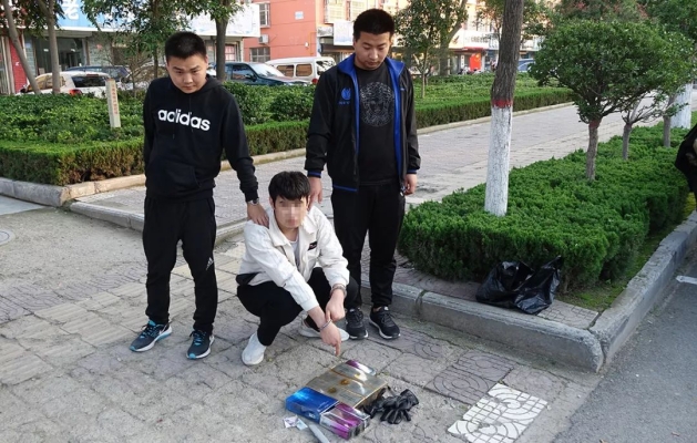 赤峰運(yùn)城玻璃廠電話號碼多少-第1張圖片