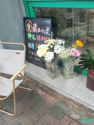 赤峰玫瑰花束團(tuán)購店電話號碼-第1張圖片