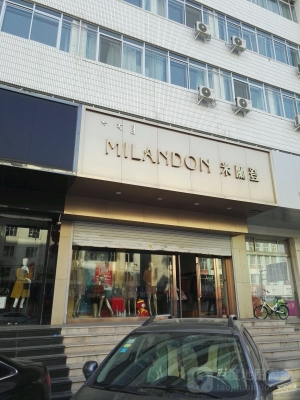 赤峰中式服裝店地址電話號(hào)碼-第1張圖片