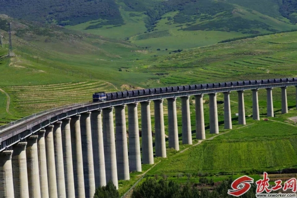 赤峰市運(yùn)升玻璃電話多少號(hào)-第1張圖片