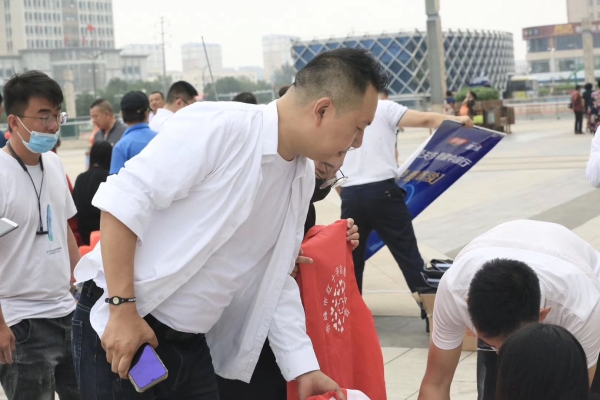 赤峰永業(yè)滑板廠電話(huà)多少號(hào)-第1張圖片