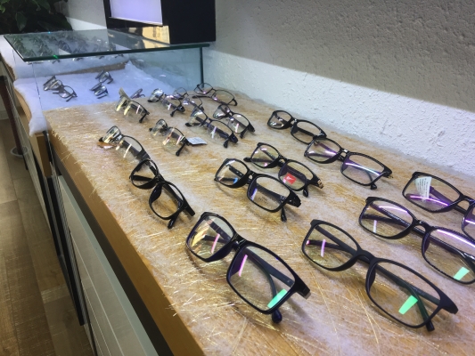 赤峰市明亮眼鏡店電話號碼-第1張圖片